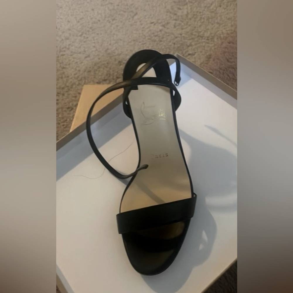 New never worn LV sandals